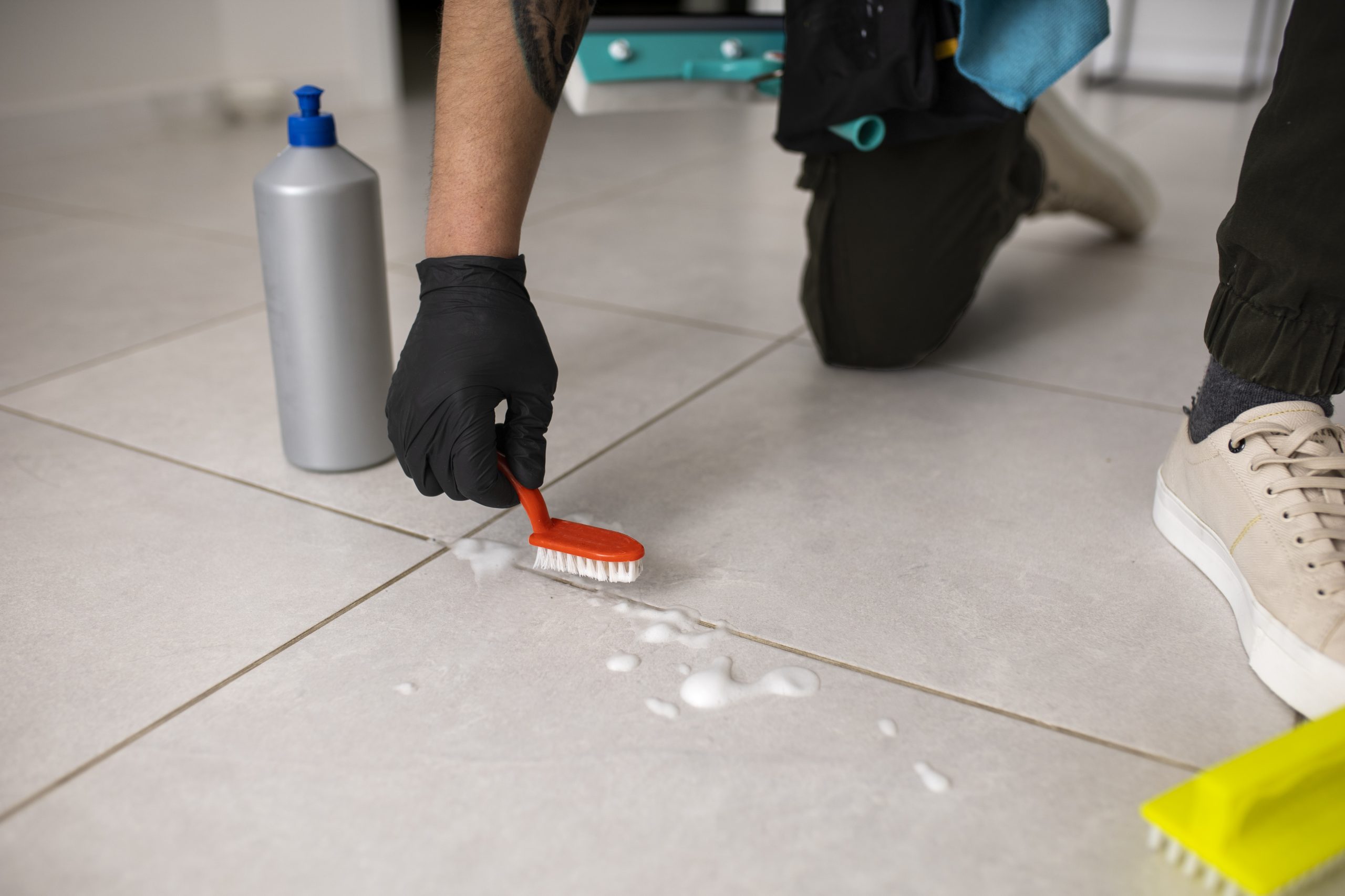 🧼 How to Clean Tile Grout Without Bleach (Naturally & Effectively)