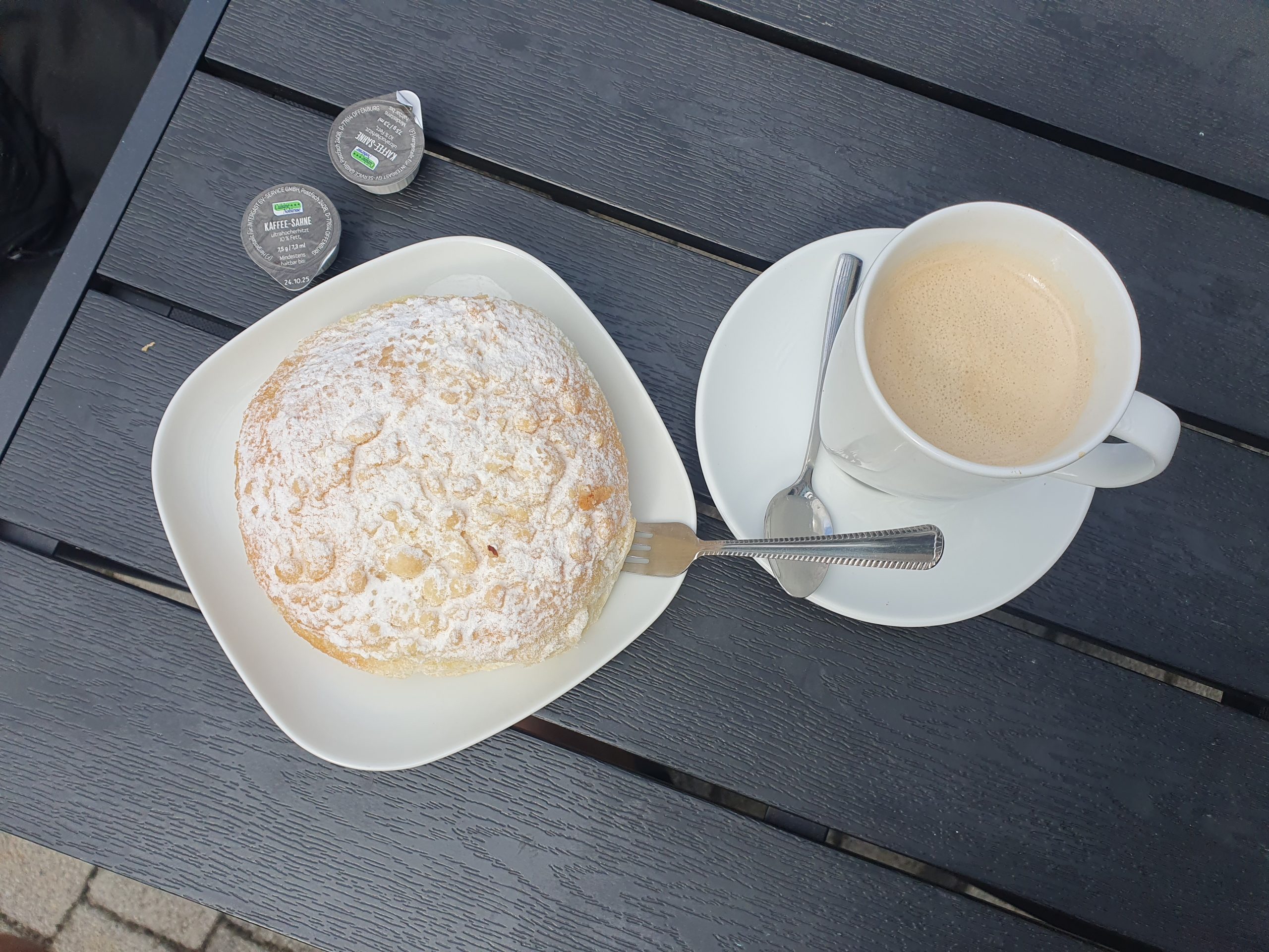 Praha – Balt den 5: Prasklý drát, kafe, opravy a západ slunce nad jezerem